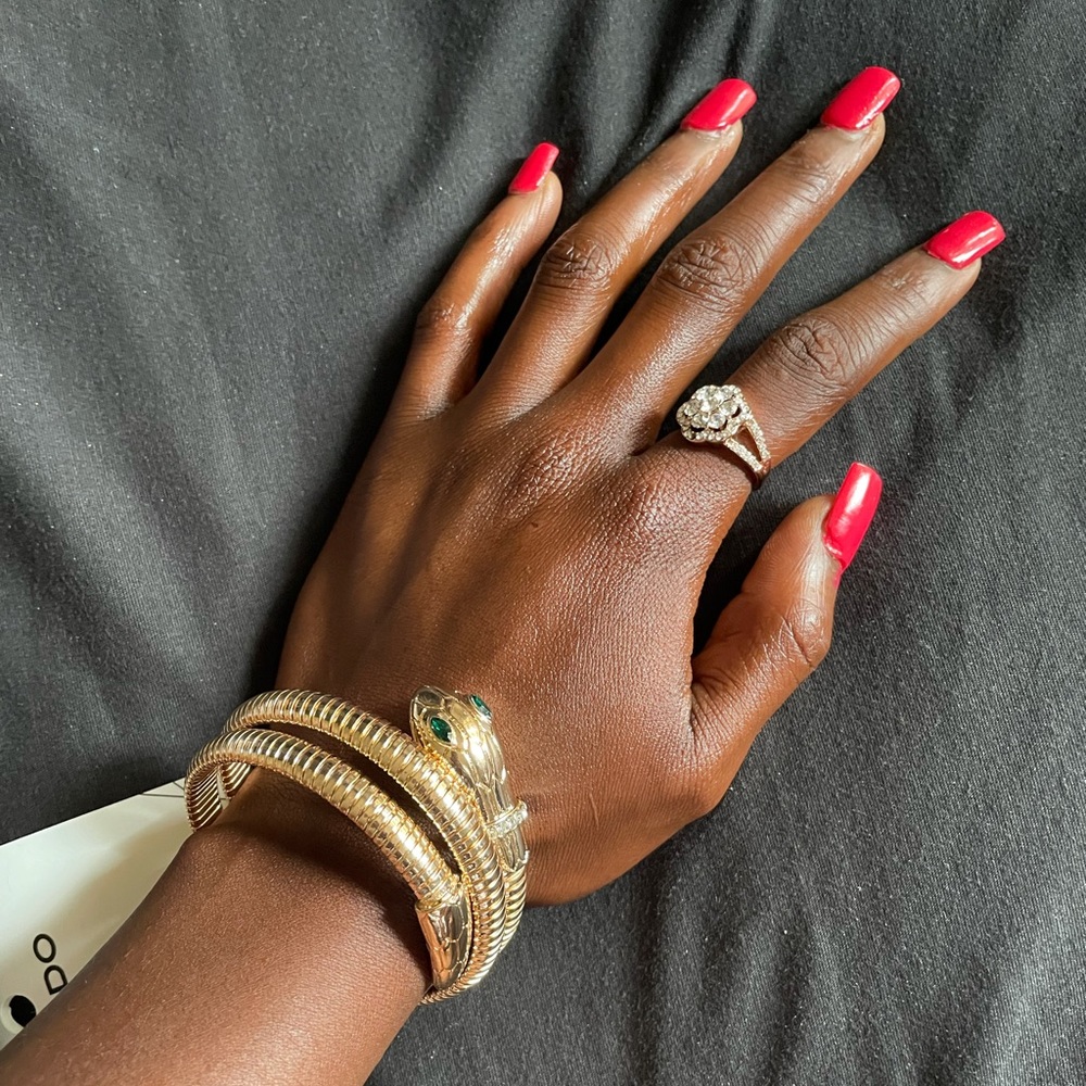 Green eyed wrap around snake bracket